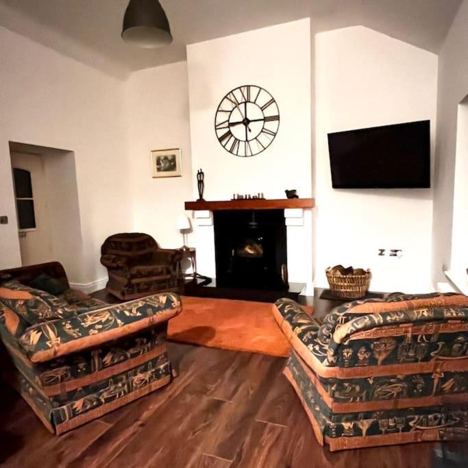 Holiday home Rectory Cottage. Close To And Lakes. *