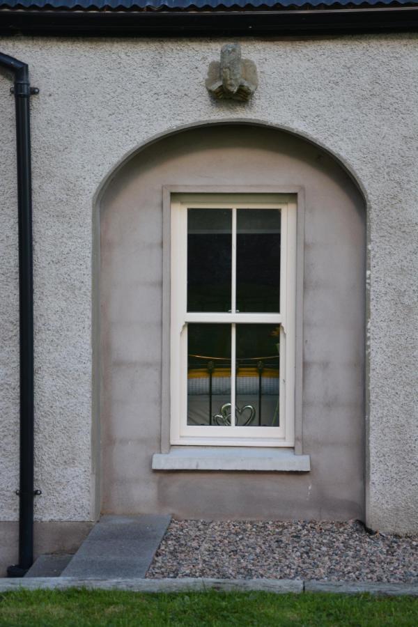 Rectory Cottage. Close To And Lakes. *